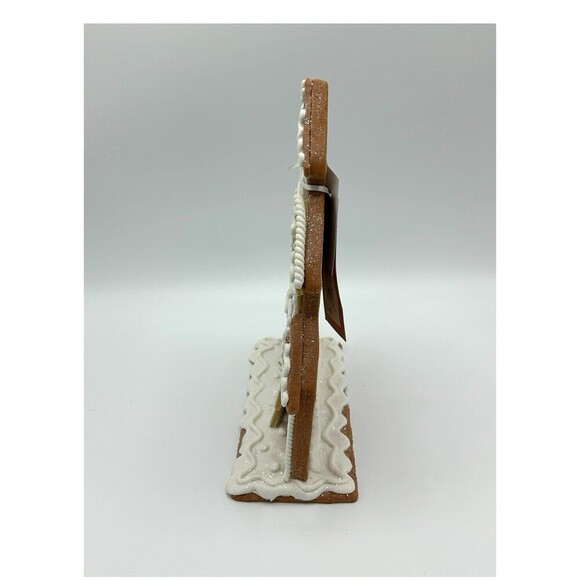 Cupcakes & Cashmere Flat Gingerbread Houses 12” - Picture 2 of 3